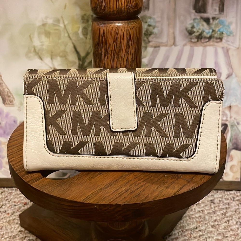 Michael Kors Brown and Cream Wallet. EUC. - Picture 2 of 13